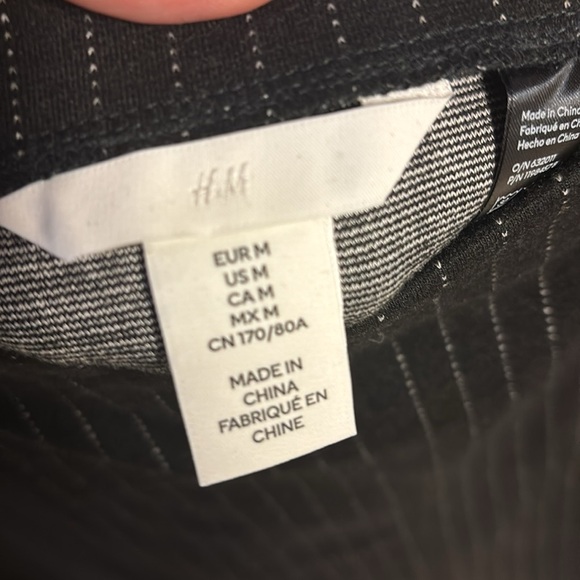 H&M Black Pencil Skirt Knee-Length Work. Size M - Picture 2 of 7